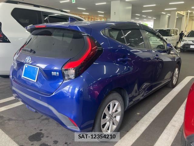 Toyota AQUA 2022-09 8244592-2