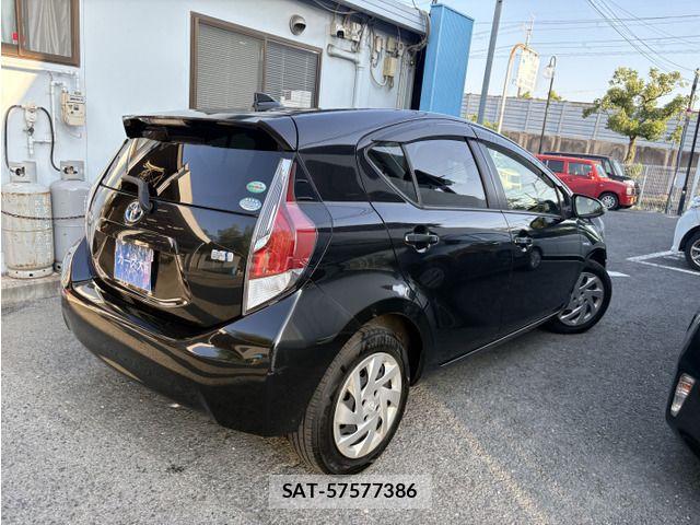 Toyota AQUA 2015-07 8244607-3