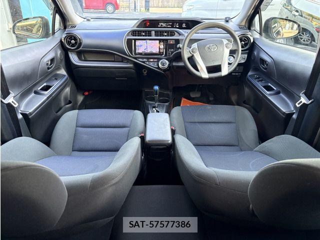 Toyota AQUA 2015-07 8244607-5