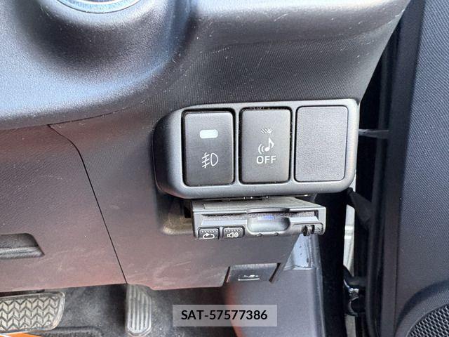 Toyota AQUA 2015-07 8244607-6