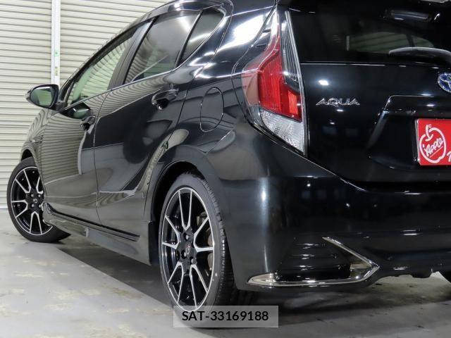 Toyota AQUA 2017-05 8244600-13
