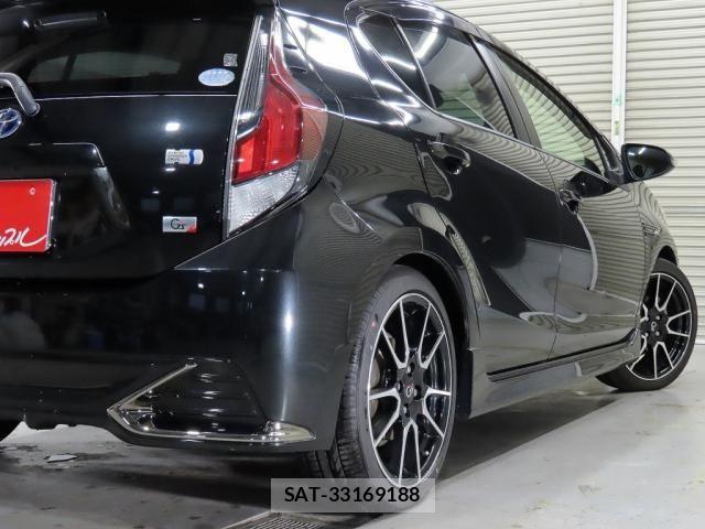Toyota AQUA 2017-05 8244600-14