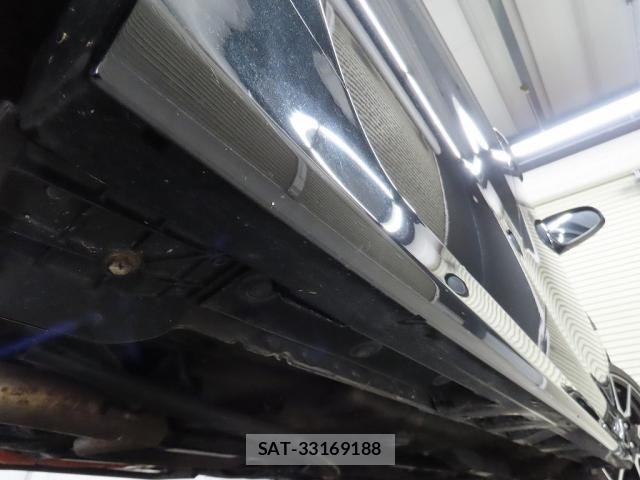 Toyota AQUA 2017-05 8244600-16