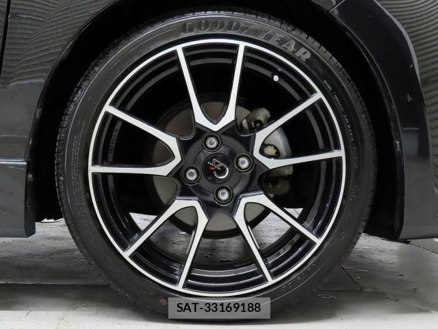 Toyota AQUA 2017-05 8244600-17