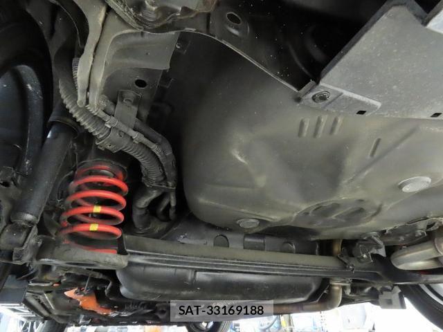 Toyota AQUA 2017-05 8244600-29