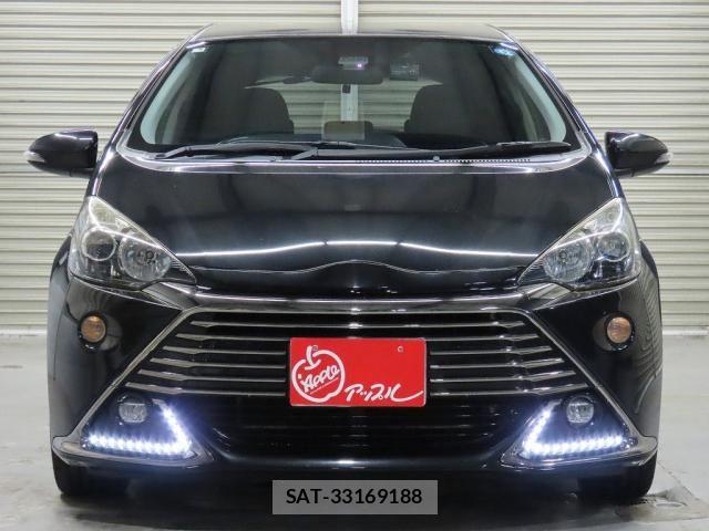 Toyota AQUA 2017-05 8244600-3