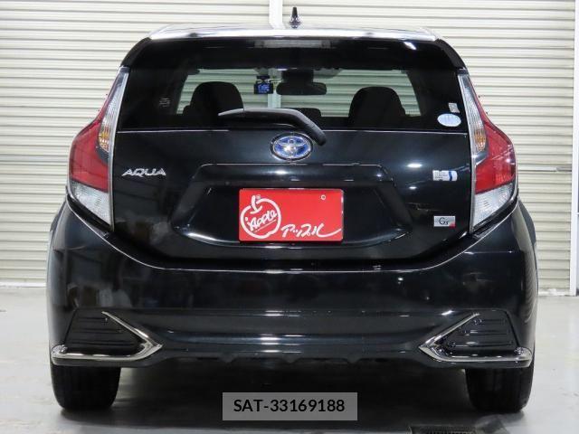 Toyota AQUA 2017-05 8244600-4