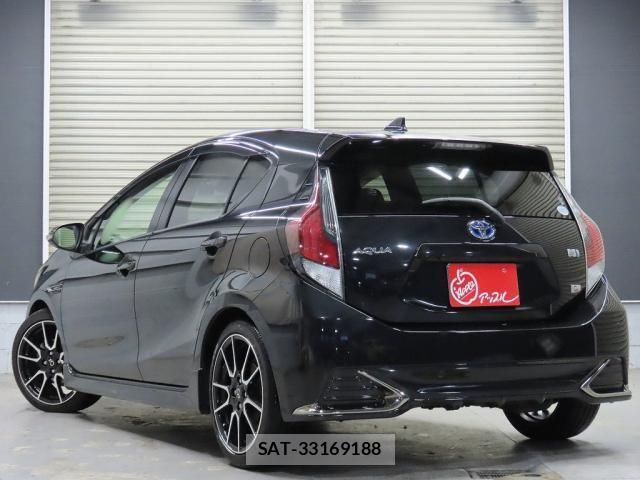 Toyota AQUA 2017-05 8244600-6