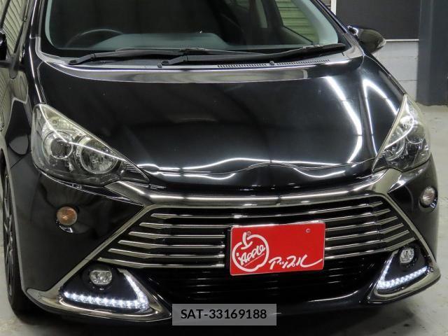 Toyota AQUA 2017-05 8244600-8