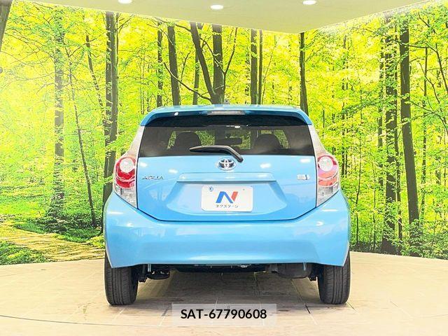Toyota AQUA 2013-04 8244599-12