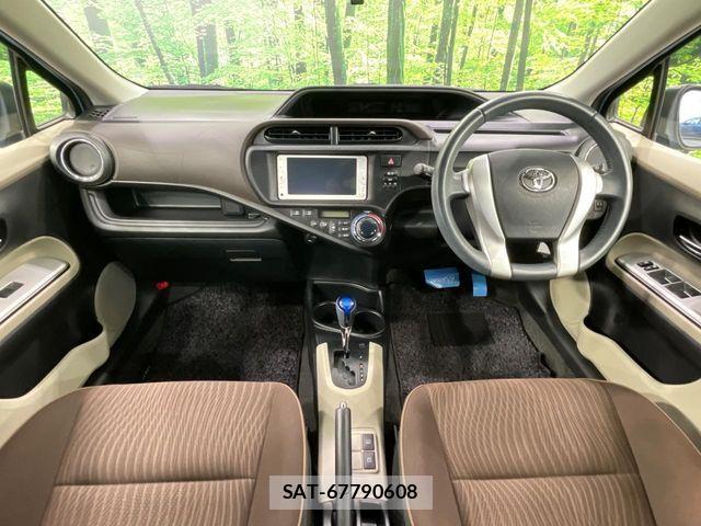 Toyota AQUA 2013-04 8244599-1