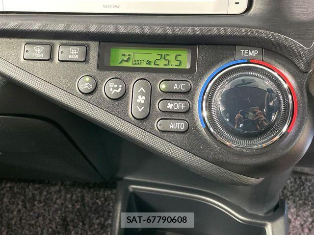 Toyota AQUA 2013-04 8244599-3