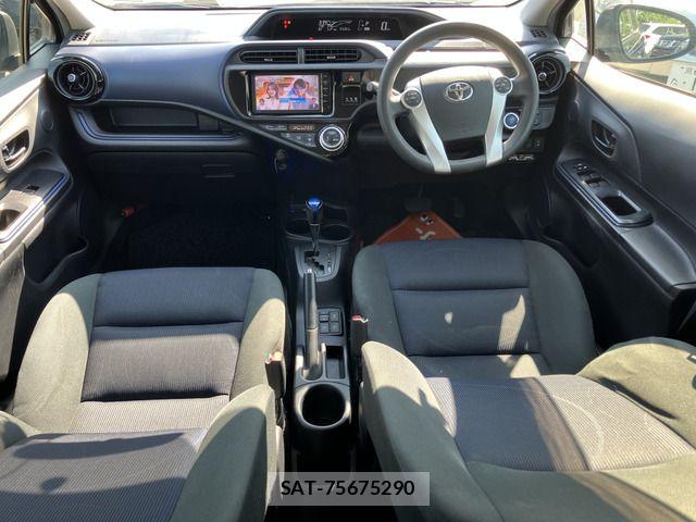Toyota AQUA 2015-07 8244609-5