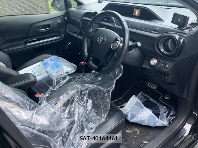 Toyota AQUA 2015-03 8244602-17