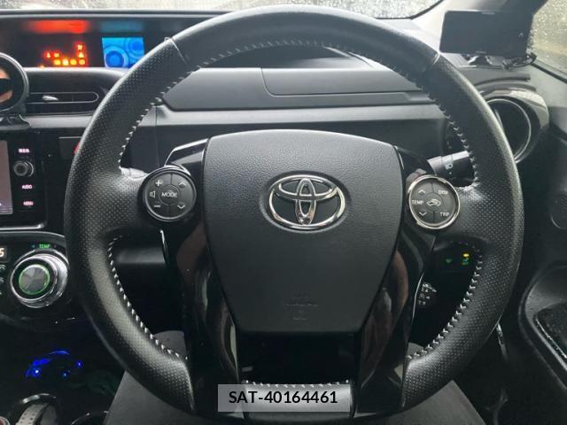 Toyota AQUA 2015-03 8244602-21