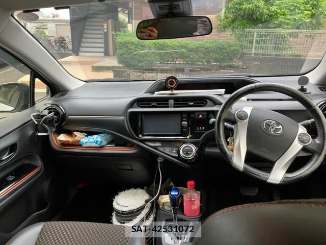 Toyota AQUA 2016-12 8244601-11