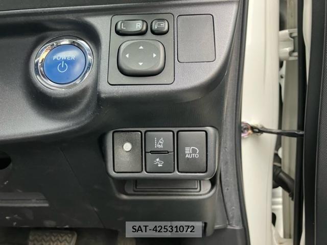 Toyota AQUA 2016-12 8244601-13