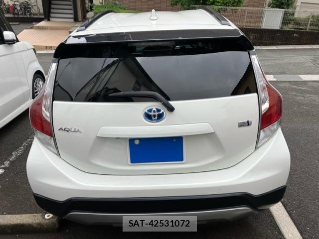 Toyota AQUA 2016-12 8244601-1
