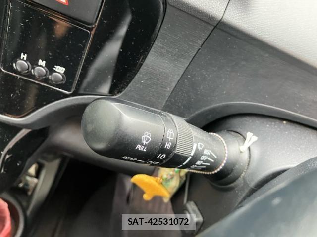 Toyota AQUA 2016-12 8244601-21