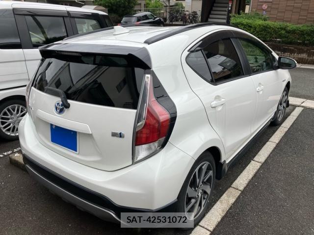 Toyota AQUA 2016-12 8244601-5