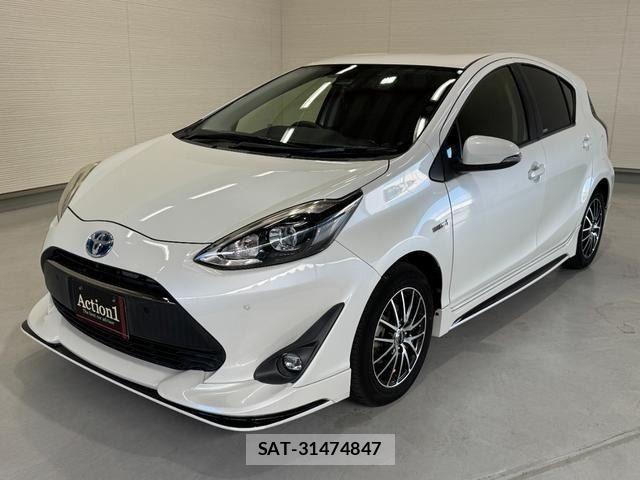 Toyota AQUA 2018-11 8244594-0