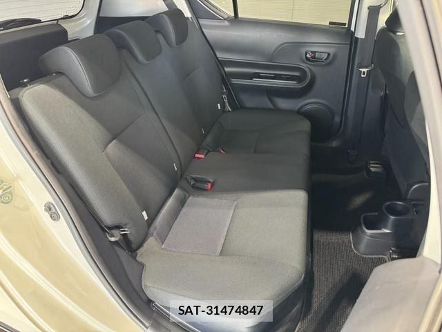 Toyota AQUA 2018-11 8244594-10