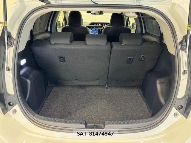 Toyota AQUA 2018-11 8244594-11