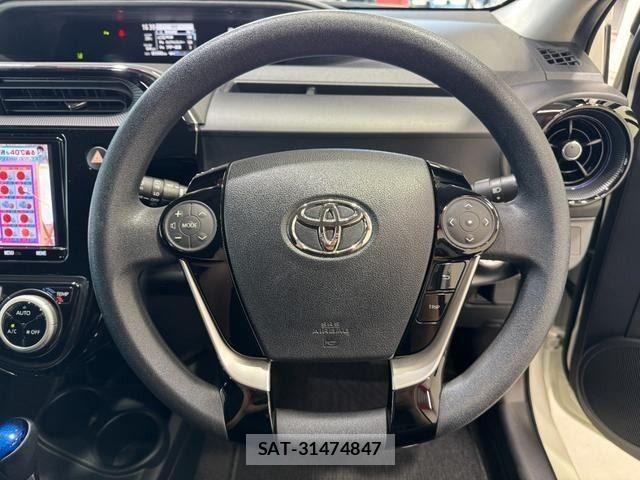 Toyota AQUA 2018-11 8244594-12