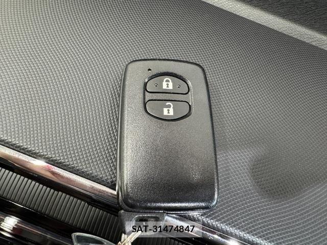 Toyota AQUA 2018-11 8244594-29