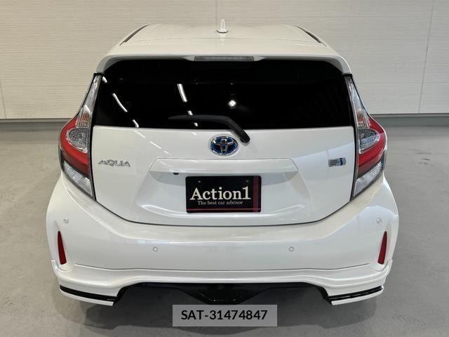 Toyota AQUA 2018-11 8244594-4