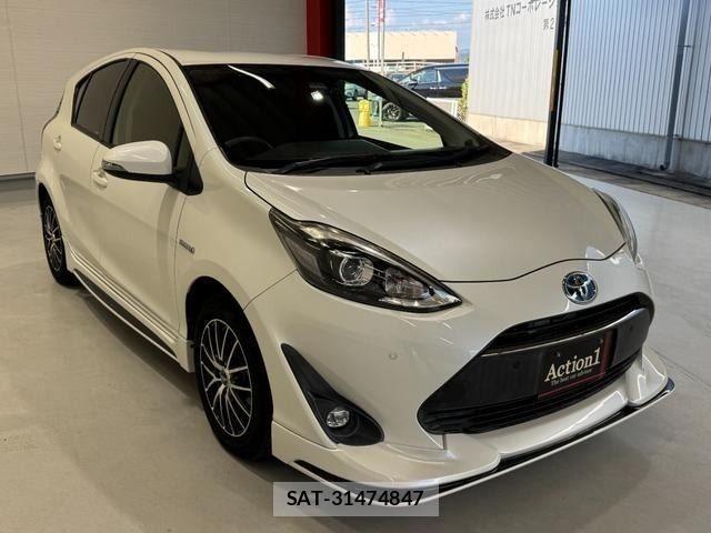 Toyota AQUA 2018-11 8244594-6