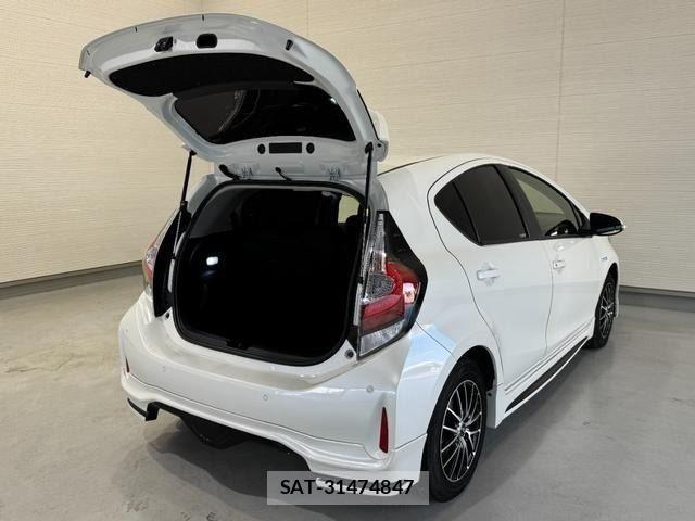 Toyota AQUA 2018-11 8244594-7