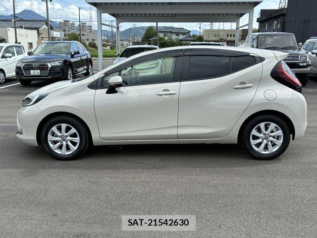 Toyota AQUA 2022-06 8244588-11