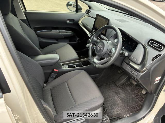 Toyota AQUA 2022-06 8244588-14