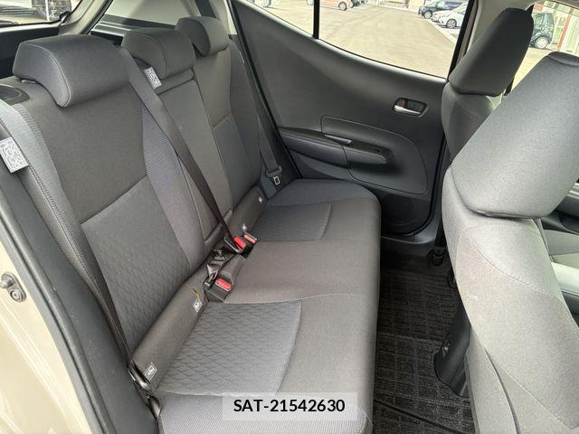 Toyota AQUA 2022-06 8244588-17