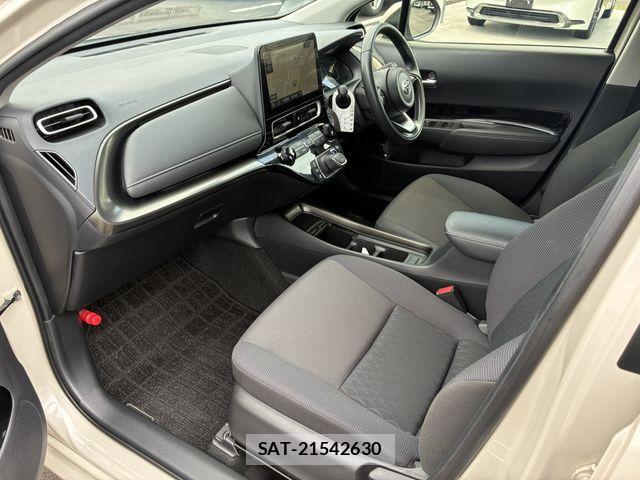 Toyota AQUA 2022-06 8244588-20