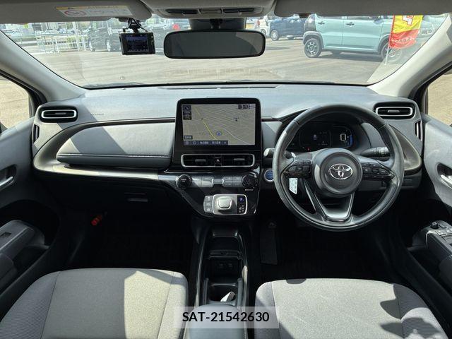 Toyota AQUA 2022-06 8244588-4