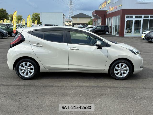 Toyota AQUA 2022-06 8244588-7