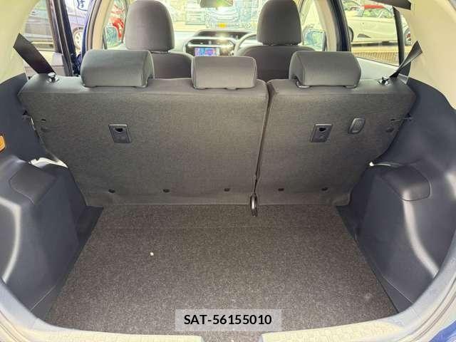 Toyota AQUA 2018-11 8244595-11