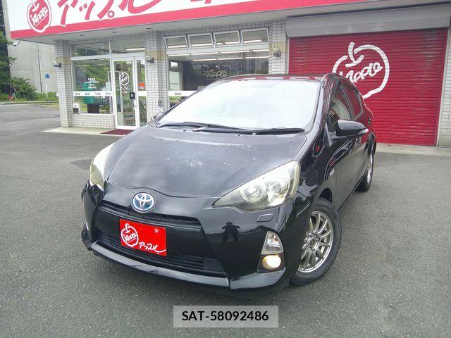 Toyota AQUA 2012-09 8244612-0