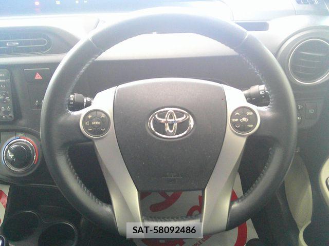 Toyota AQUA 2012-09 8244612-10