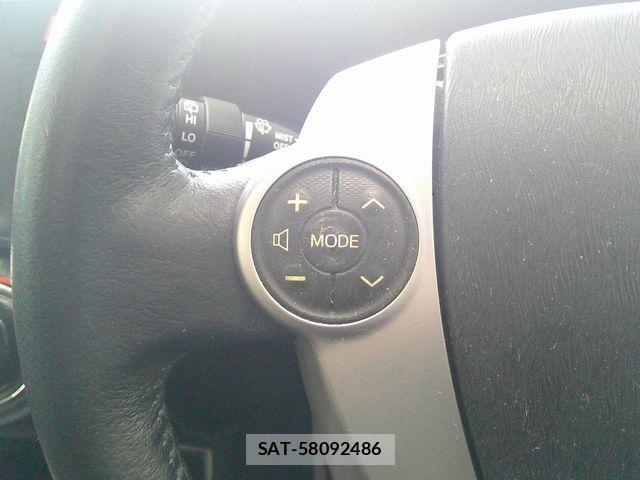 Toyota AQUA 2012-09 8244612-11