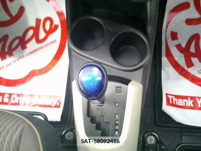 Toyota AQUA 2012-09 8244612-15
