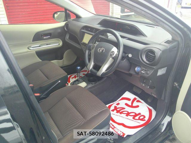 Toyota AQUA 2012-09 8244612-1