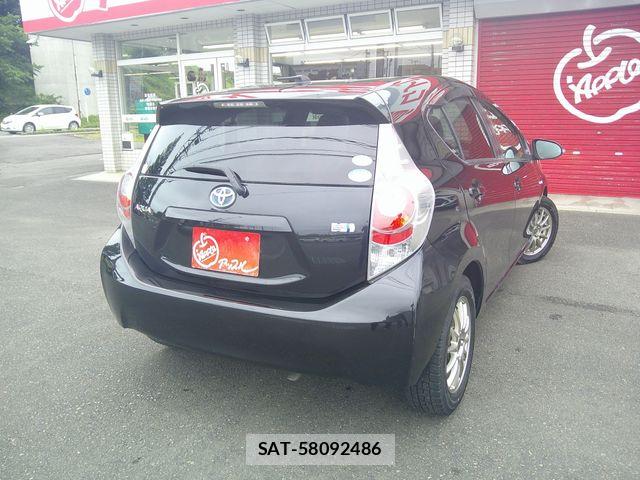 Toyota AQUA 2012-09 8244612-2
