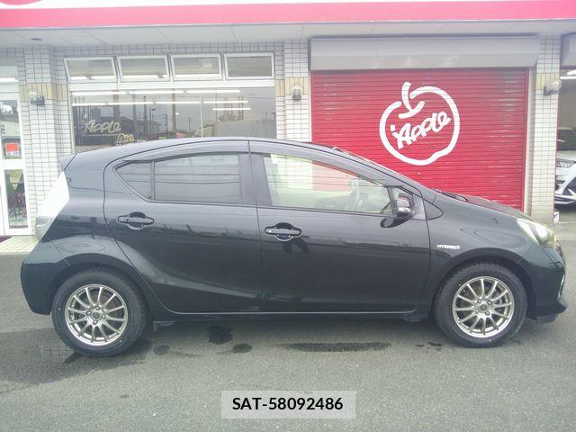 Toyota AQUA 2012-09 8244612-4
