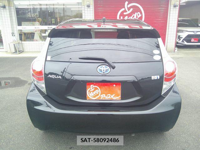 Toyota AQUA 2012-09 8244612-6