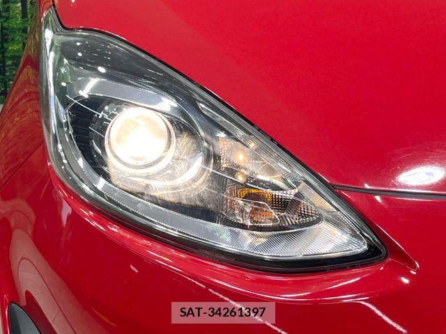 Toyota AQUA 2017-12 8244593-11