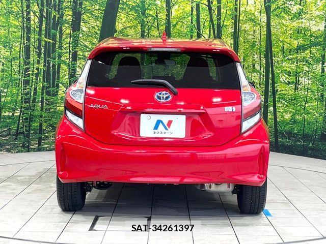 Toyota AQUA 2017-12 8244593-14