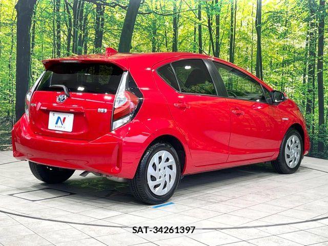 Toyota AQUA 2017-12 8244593-16